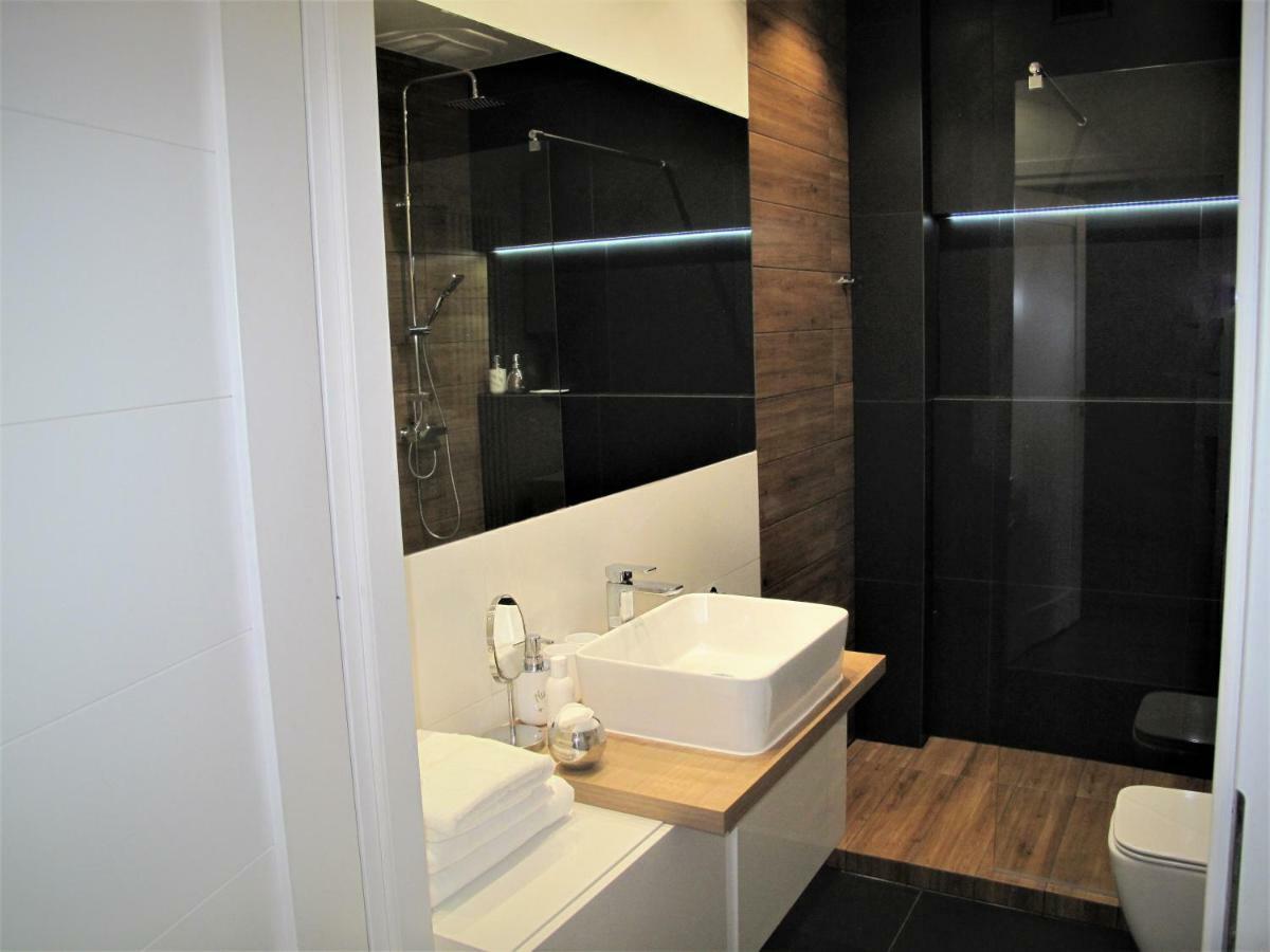 Ferienwohnung Apartament By The Way Breslau Exterior foto